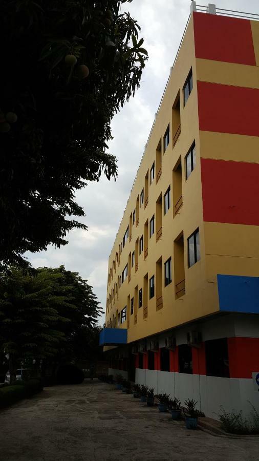 Sentosa Hotel & Restaurant - Tersertifikasi Chse Dari Kementerian Pariwisata Dan Ekonomi Kreatif ブカシ エクステリア 写真